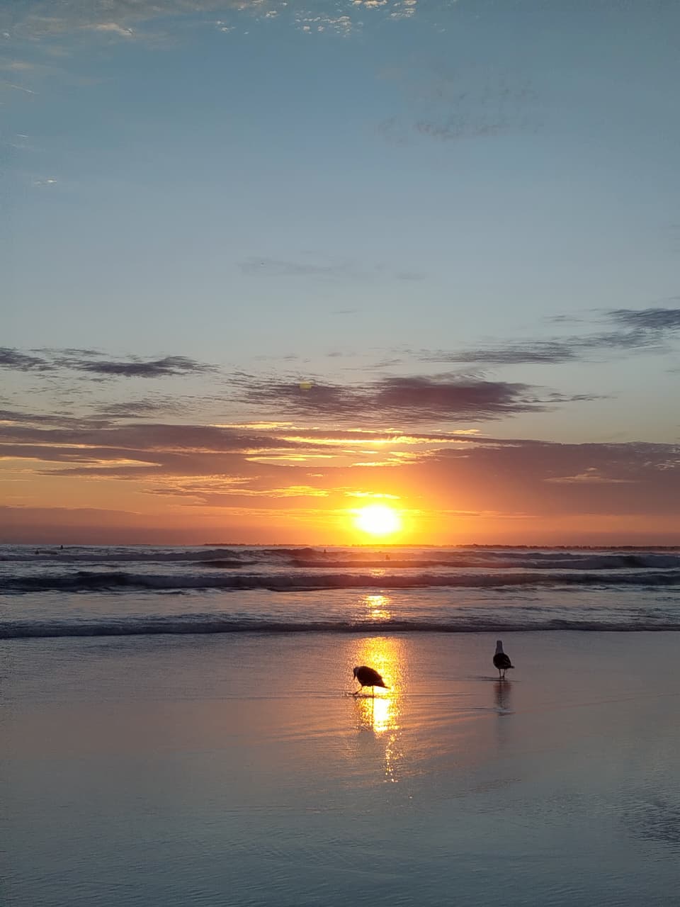 Paisagem costeira de Arraial do Cabo ao pôr do sol